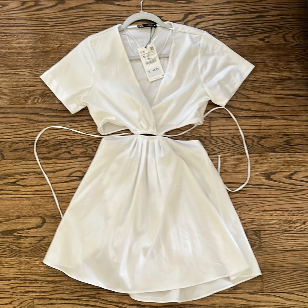 Zara Dress NWT size M white summer cut out dress - Picture 1 of 5